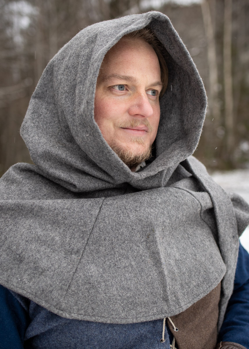 Lilipiped hoods